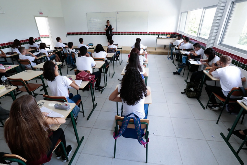 Escola estadual de Palhoça é vandalizada durante a madrugada