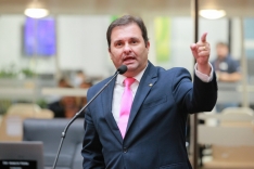 Sérgio Guimarães confere denúncia nos lagos da Pedra Branca