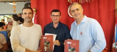 Kadá parabeniza autores do livro que conta história da Enseada de Brito e sua gente
