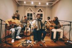 Inspirado no Acústico MTV, Cambirela lança DVD em duas partes
