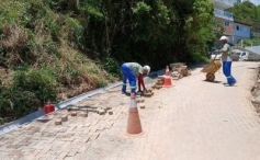 Águas de Palhoça atua firme na repavimentação de ruas após obras