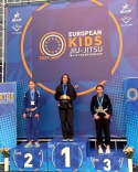 Atleta de 13 anos conquista título europeu de jiu-jitsu e coleciona troféus