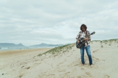 Da Guarda do Embaú à pista: Raffa Colenghi estreia a estação com shows em três...