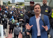 Sérgio Guimarães mobiliza motoboys em ato no Detran-SC