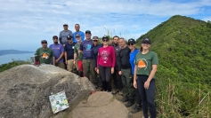 Montanhistas instalam nova caixa de cume no Morro do Cambirela