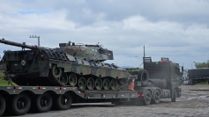 Tanques do Exército chamam atenção na BR-101