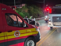 Colisão frontal deixa quatro feridos na BR-282 em Palhoça