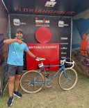 Triatleta de Palhoça faz sucesso no Ironman com bicicleta dos anos 1970