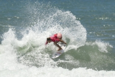 Tainá Hinckel garante título catarinense e vence etapa do São Chico Surf Festival