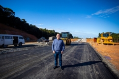 Obras avançam na avenida Arlindo Philipi May e devem melhorar mobilidade em Palhoça
