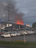 Bombeiros combatem incêndio e resgatam cão em residência na Ponte Imaruim