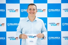 Prefeitura de Palhoça entrega 200 óculos a estudantes da cidade